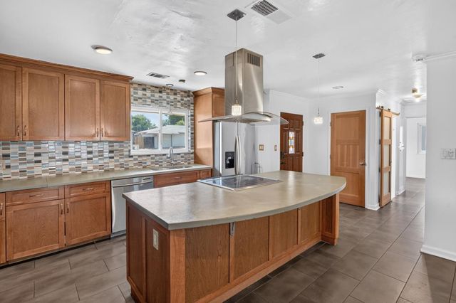 1401 Wyant Way, Sacramento, CA 95864