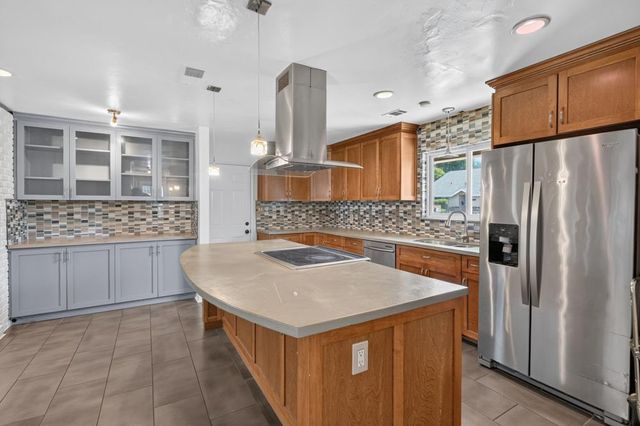 1401 Wyant Way, Sacramento, CA 95864