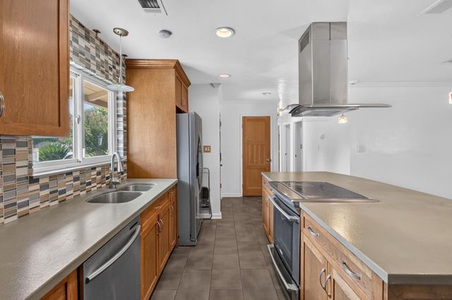 1401 Wyant Way, Sacramento, CA 95864