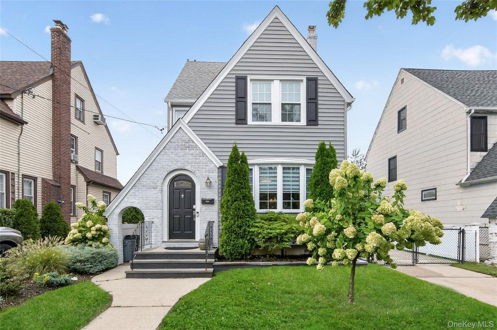 344 Houston Avenue, Mineola, NY 11501 — exterior
