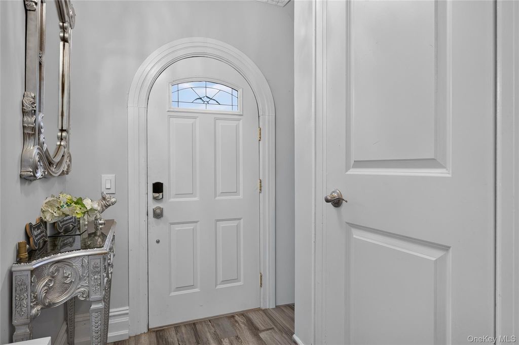 344 Houston Avenue, Mineola, NY 11501 — photo 3