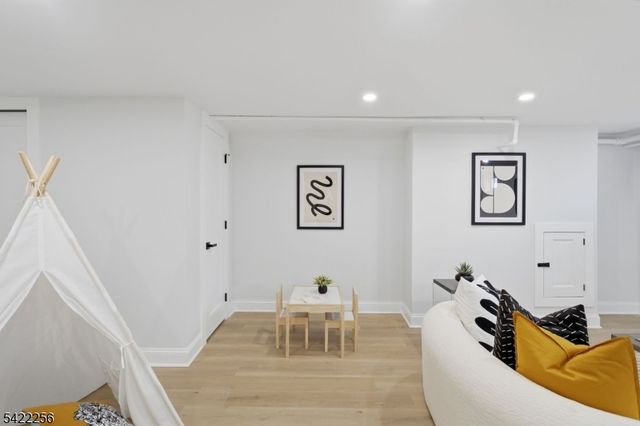 56 Diven St, Springfield Twp., NJ 07081