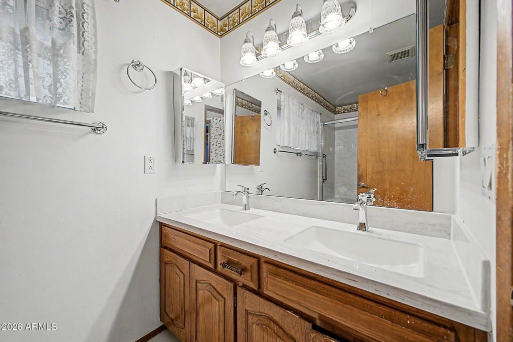 Image 18 of property listing at 3429 S LOLA Lane, Tempe, AZ 85282