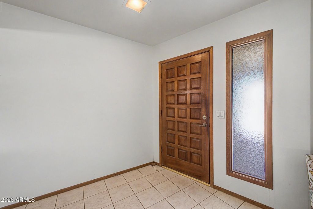 Image 5 of property listing at 3429 S LOLA Lane, Tempe, AZ 85282