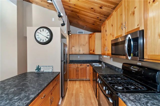 31435 Oakleaf, Running Springs, CA 92382