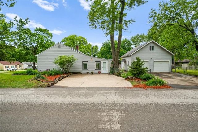 701 SW 16th Street, Blue Springs, MO 64015