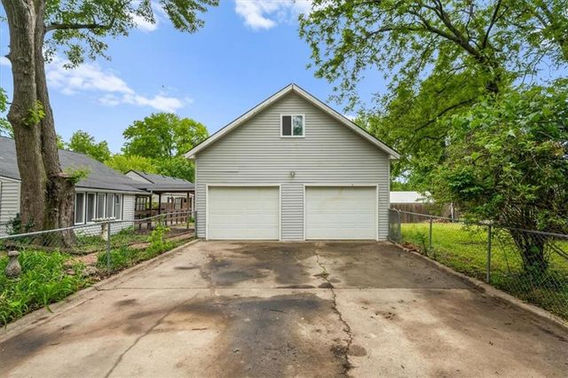701 SW 16th Street, Blue Springs, MO 64015