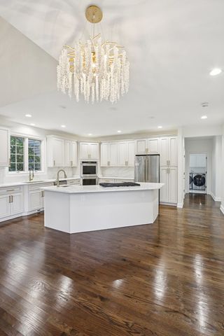 6605 Oakwood Manor Drive, Crystal Lake, IL 60012