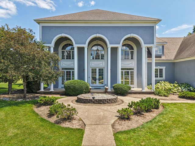 6605 Oakwood Manor Drive, Crystal Lake, IL 60012