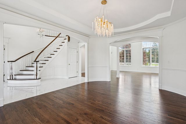 6605 Oakwood Manor Drive, Crystal Lake, IL 60012