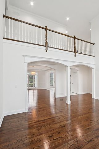 6605 Oakwood Manor Drive, Crystal Lake, IL 60012