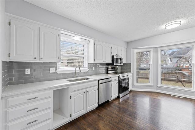 1925 E 153rd Terrace, Olathe, KS 66062