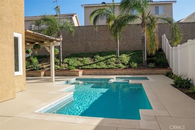 812 Poppyseed, Corona, CA 92881