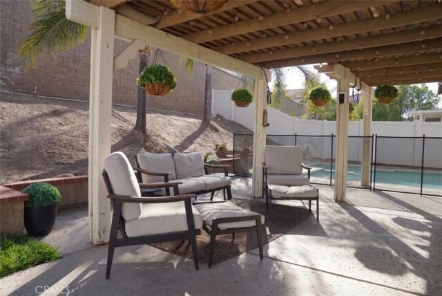 812 Poppyseed, Corona, CA 92881