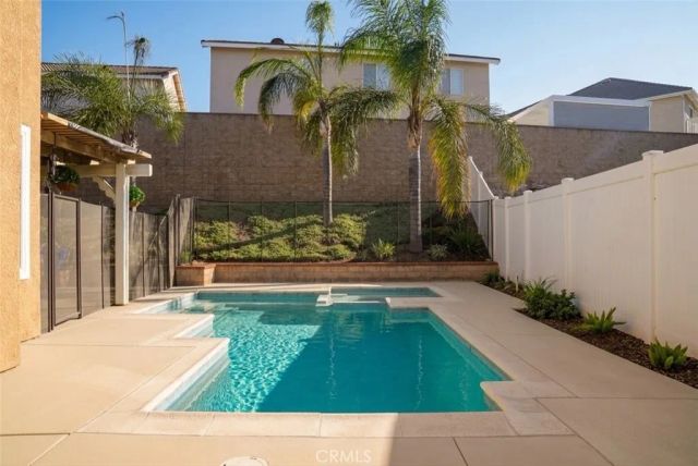 812 Poppyseed, Corona, CA 92881
