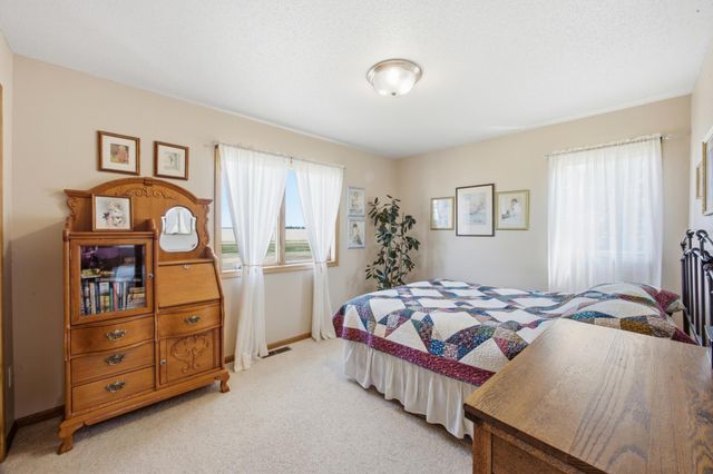 10085 28th Street S, Moorhead, MN 56560