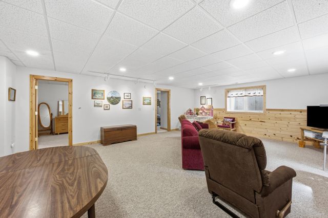 10085 28th Street S, Moorhead, MN 56560