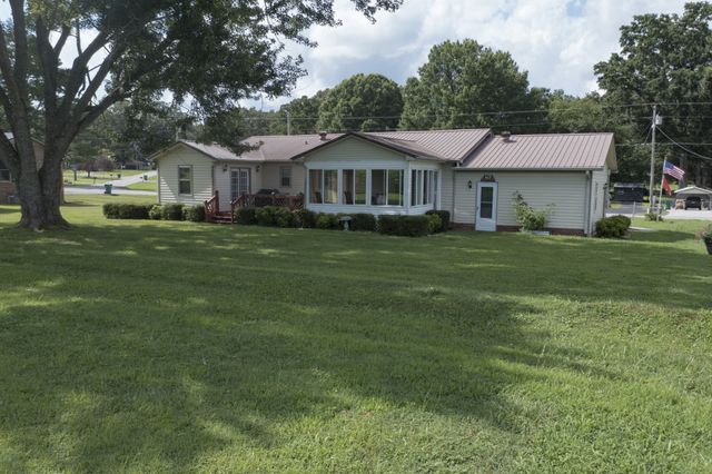 266 Woods Edge Rd, Winchester, TN 37398