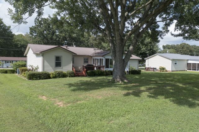 266 Woods Edge Rd, Winchester, TN 37398