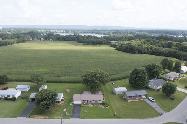 266 Woods Edge Rd, Winchester, TN 37398