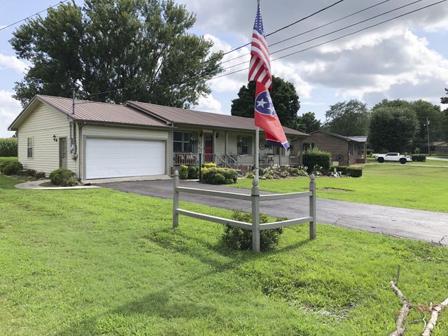 266 Woods Edge Rd, Winchester, TN 37398