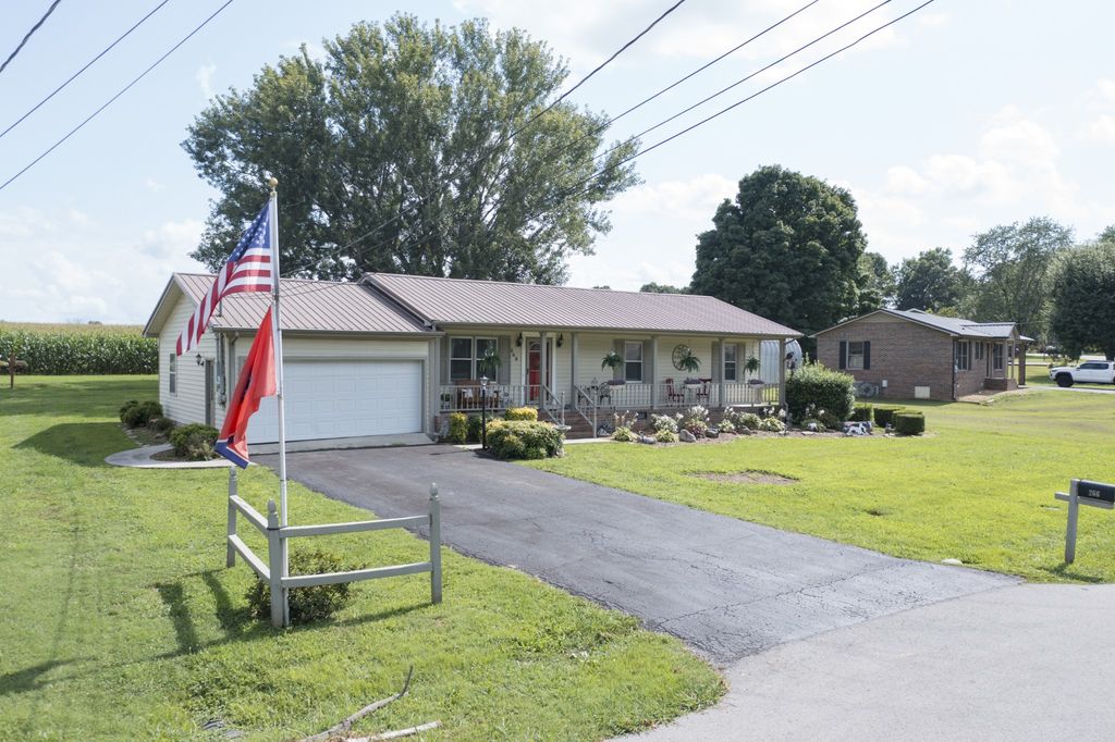 266 Woods Edge Rd, Winchester, TN 37398