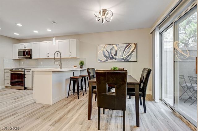 3950 South Sandhill Road 124, Las Vegas, NV 89121
