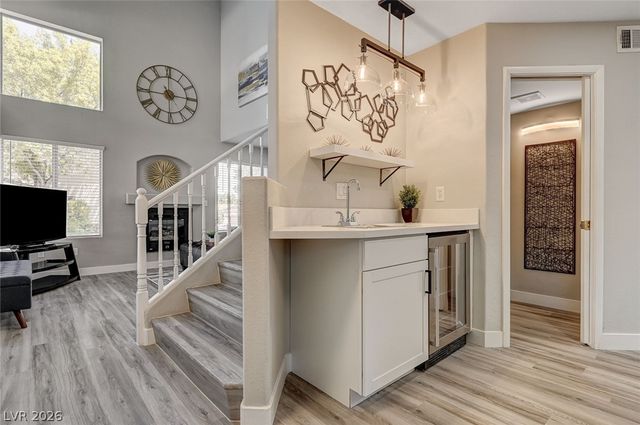 3950 South Sandhill Road 124, Las Vegas, NV 89121