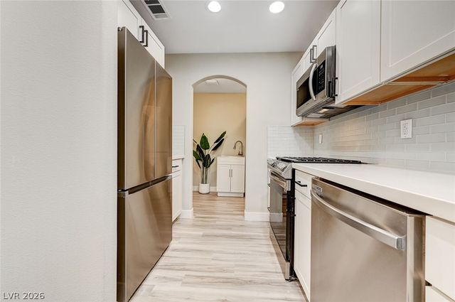 3950 South Sandhill Road 124, Las Vegas, NV 89121