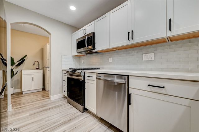 3950 South Sandhill Road 124, Las Vegas, NV 89121