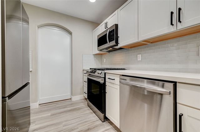 3950 South Sandhill Road 124, Las Vegas, NV 89121