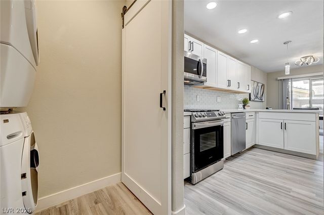 3950 South Sandhill Road 124, Las Vegas, NV 89121