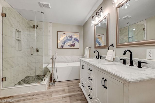 3950 South Sandhill Road 124, Las Vegas, NV 89121