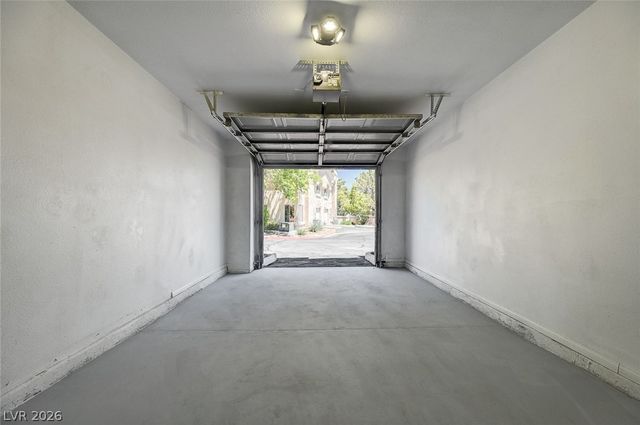3950 South Sandhill Road 124, Las Vegas, NV 89121