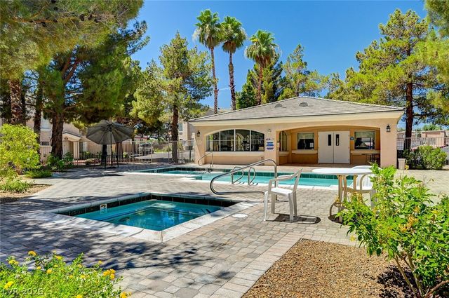 3950 South Sandhill Road 124, Las Vegas, NV 89121