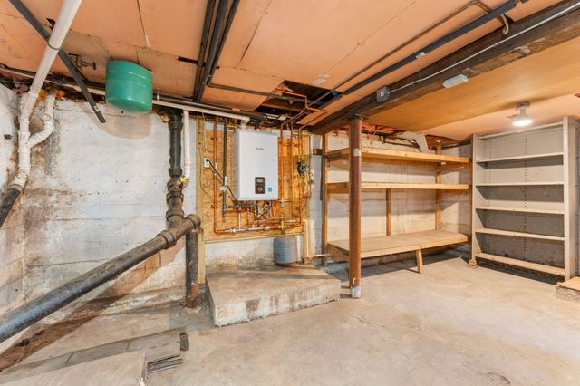 576 Sea St, Quincy, MA 02169