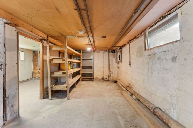 576 Sea St, Quincy, MA 02169