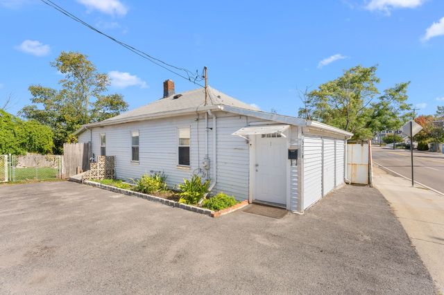 576 Sea St, Quincy, MA 02169
