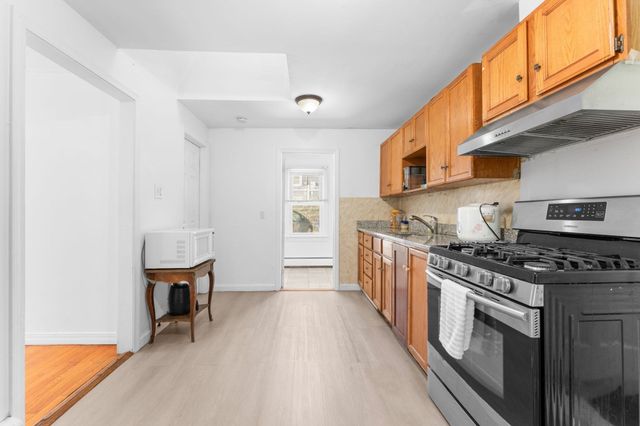 576 Sea St, Quincy, MA 02169