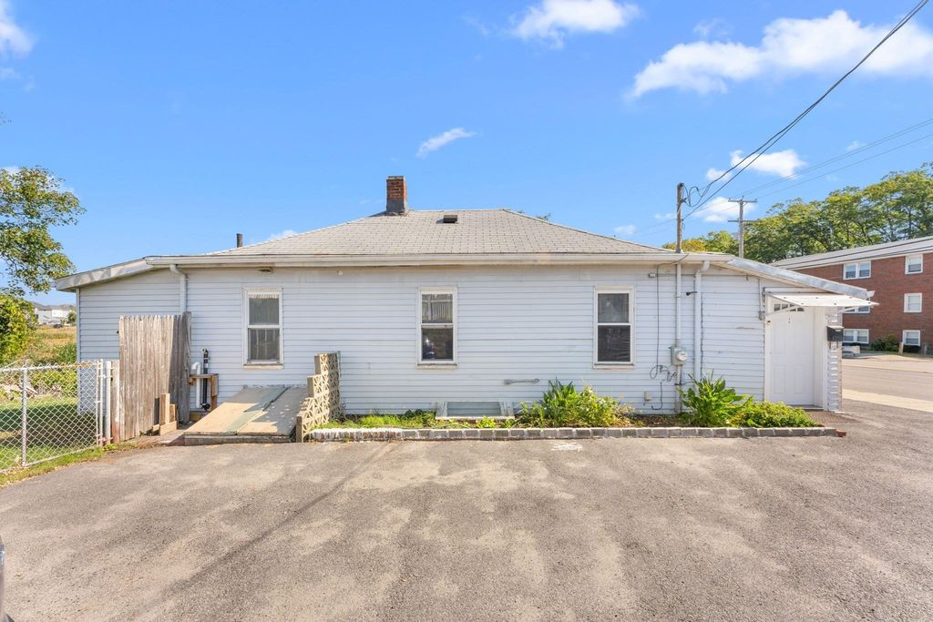 576 Sea St, Quincy, MA 02169