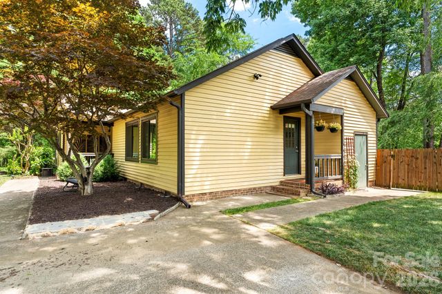 8700 Lorraine Drive, Charlotte, NC 28270