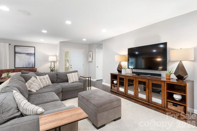 8700 Lorraine Drive, Charlotte, NC 28270