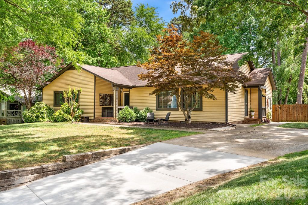 8700 Lorraine Drive, Charlotte, NC 28270