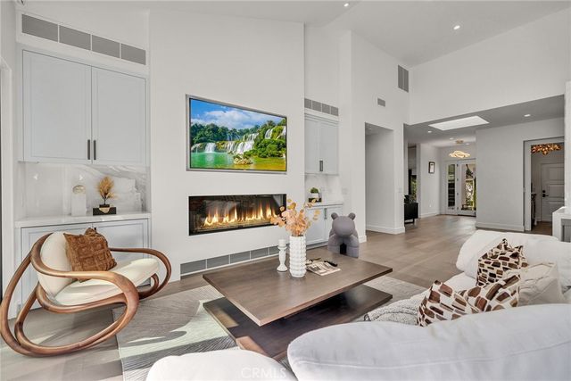 10 Rue Cannes, Newport Beach, CA 92660