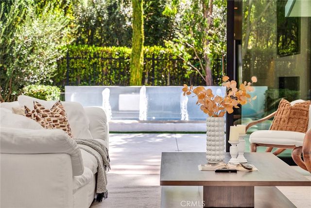 10 Rue Cannes, Newport Beach, CA 92660