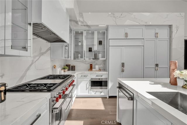 10 Rue Cannes, Newport Beach, CA 92660