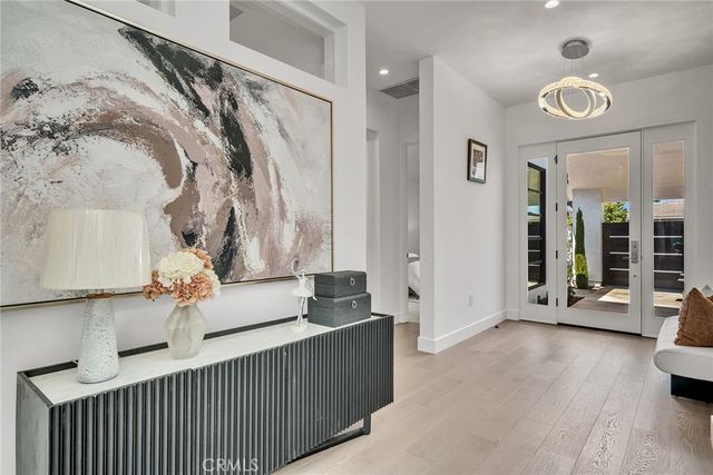 10 Rue Cannes, Newport Beach, CA 92660