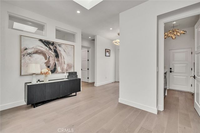 10 Rue Cannes, Newport Beach, CA 92660