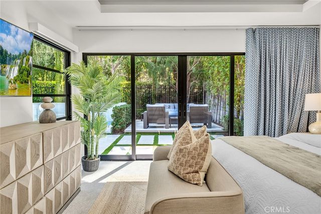10 Rue Cannes, Newport Beach, CA 92660