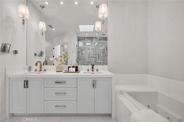 10 Rue Cannes, Newport Beach, CA 92660